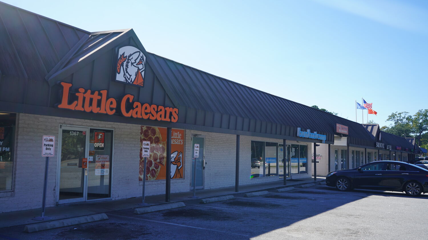 Wespanee Shopping Center with Little Caesars, Charleston