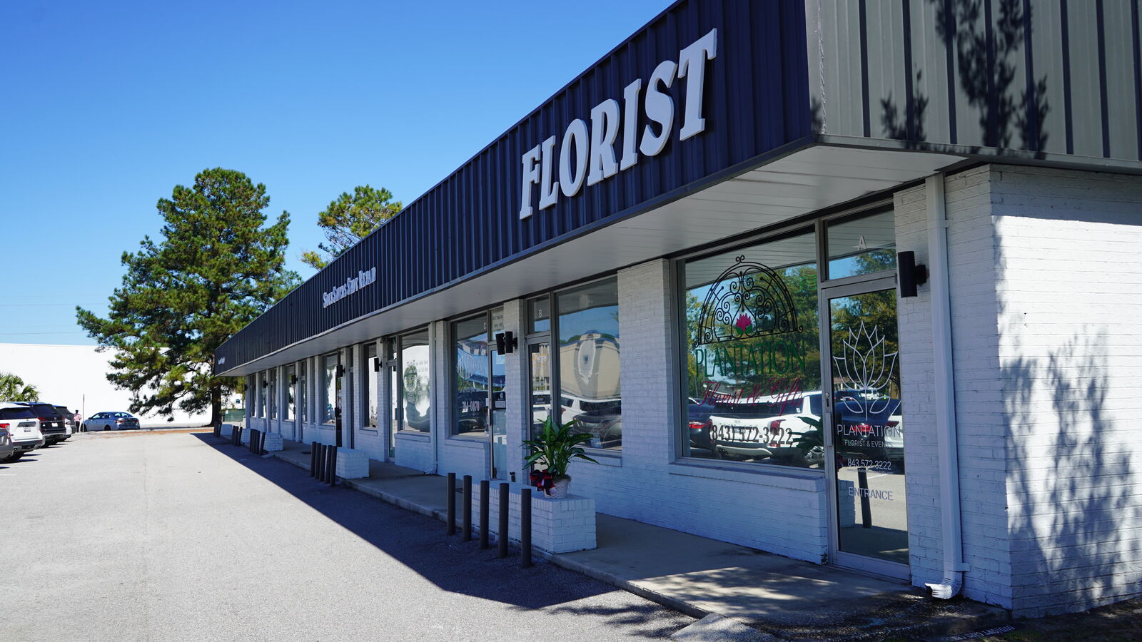 Florist and retail row at Wespanee